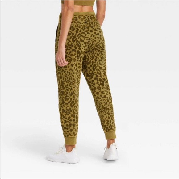 Joy Lab Women’s Jogger Pants Cheetah Print size XS - Picture 9 of 9